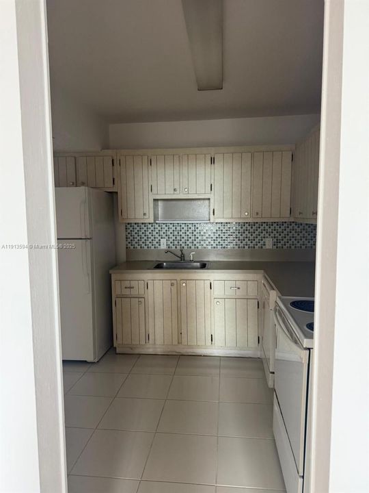 For Sale: $155,000 (1 beds, 1 baths, 790 Square Feet)