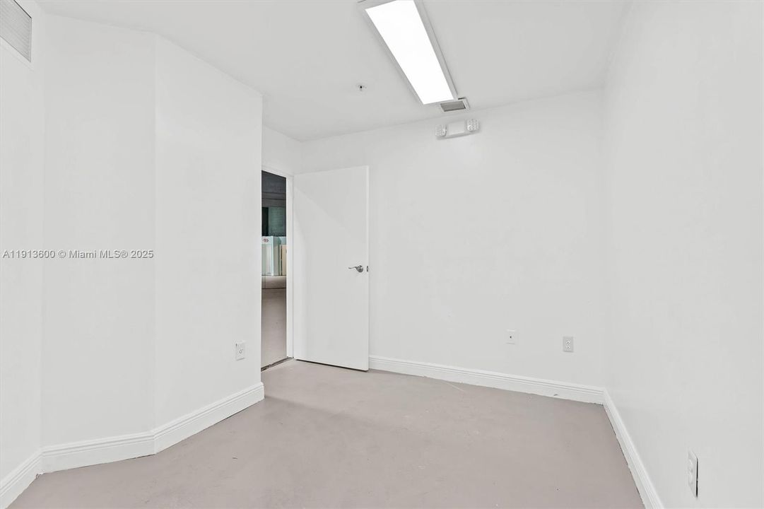 出租: $8,900 (0 贝兹, 0 浴室, 0 平方英尺)