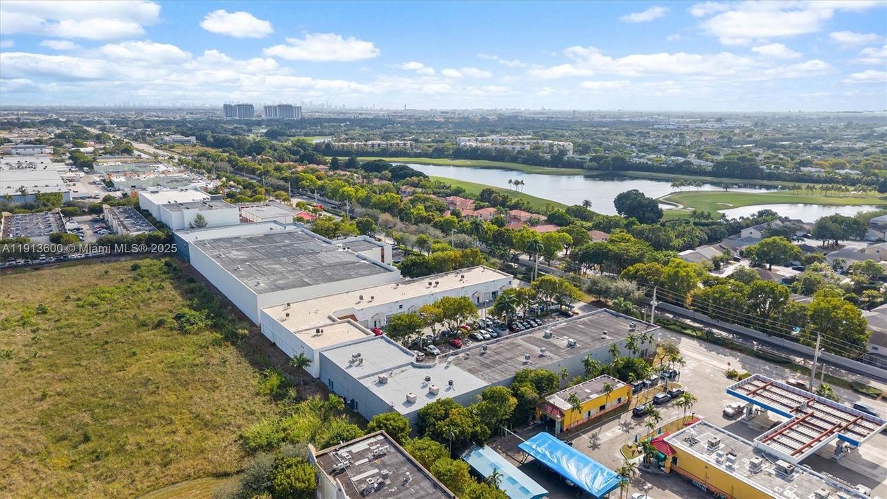 出租: $8,900 (0 贝兹, 0 浴室, 0 平方英尺)