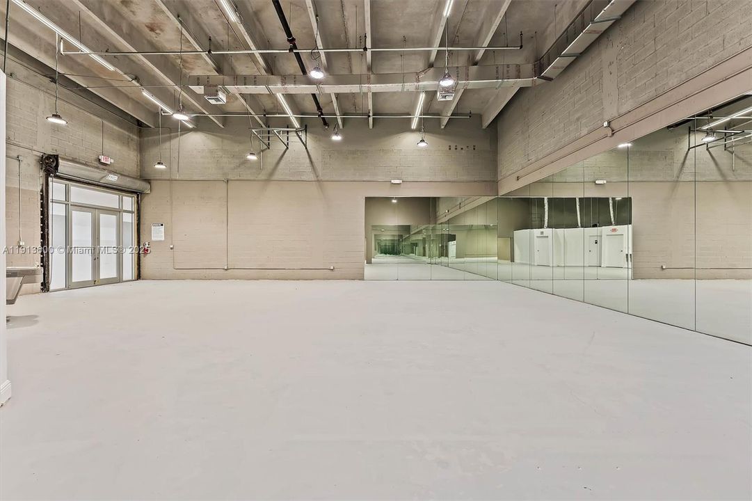 出租: $8,900 (0 贝兹, 0 浴室, 0 平方英尺)