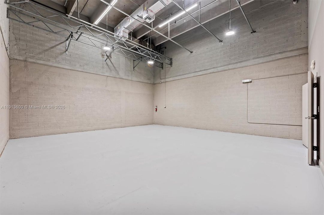 出租: $8,900 (0 贝兹, 0 浴室, 0 平方英尺)