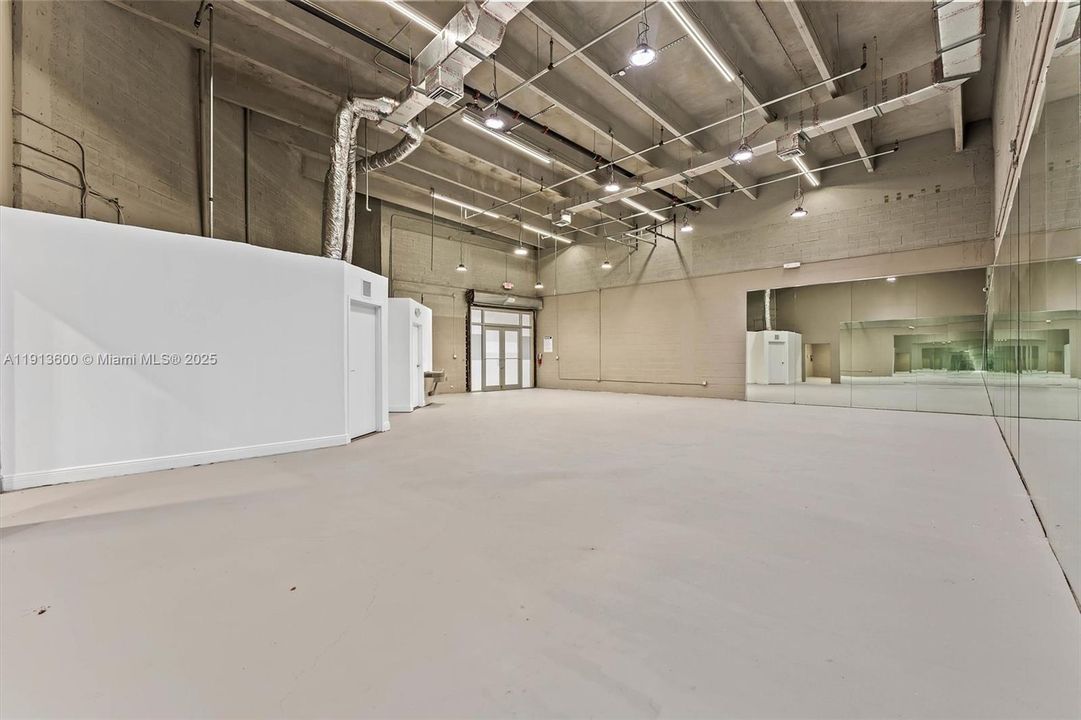 出租: $8,900 (0 贝兹, 0 浴室, 0 平方英尺)