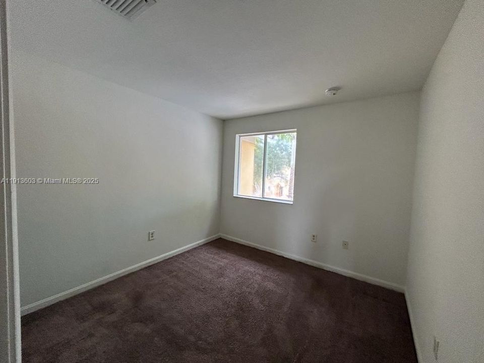 В аренду: $2,200 (3 спален, 2 ванн, 1302 Квадратных фут)