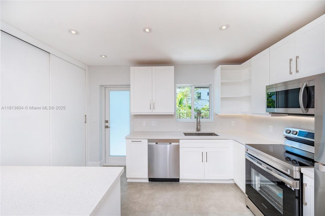 For Rent: $4,200 (2 beds, 2 baths, 1254 Square Feet)