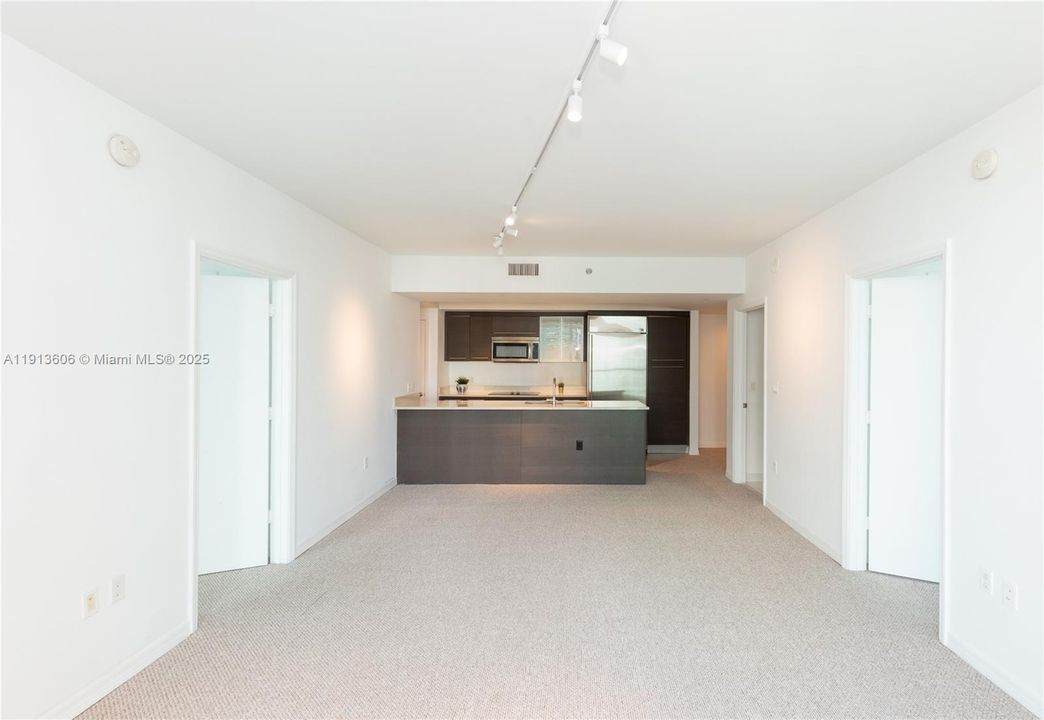 На продажу: $570,000 (2 спален, 2 ванн, 1124 Квадратных фут)