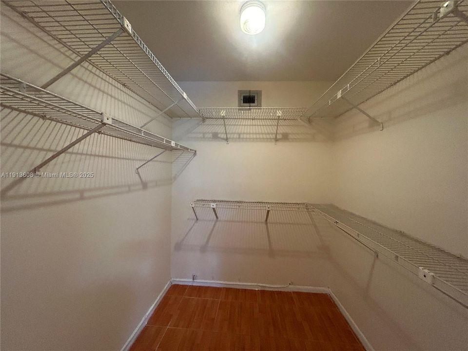 En Venta: $175,000 (2 camas, 2 baños, 1090 Pies cuadrados)