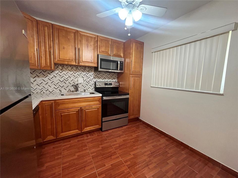 En Venta: $175,000 (2 camas, 2 baños, 1090 Pies cuadrados)