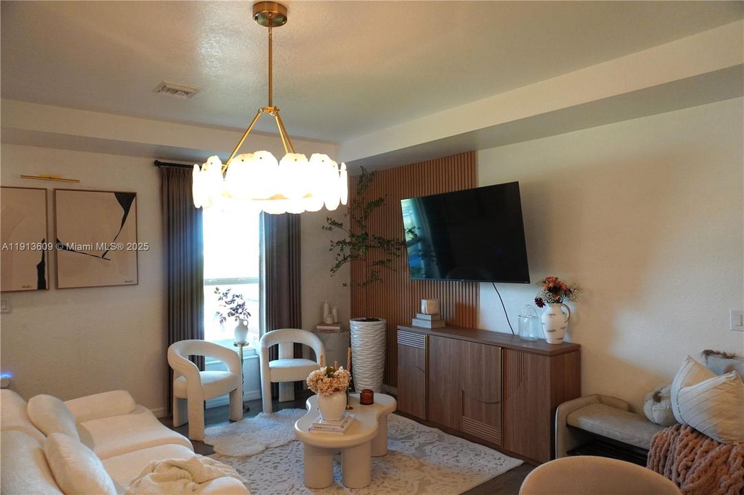 На продажу: $322,800 (3 спален, 2 ванн, 1407 Квадратных фут)