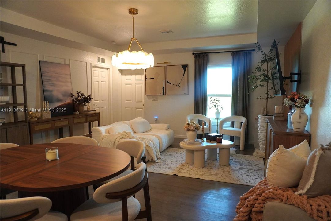 На продажу: $322,800 (3 спален, 2 ванн, 1407 Квадратных фут)