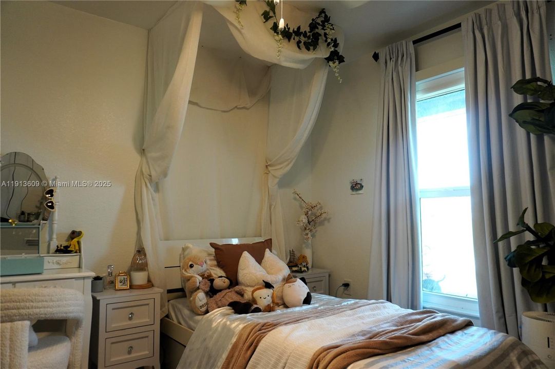 На продажу: $322,800 (3 спален, 2 ванн, 1407 Квадратных фут)