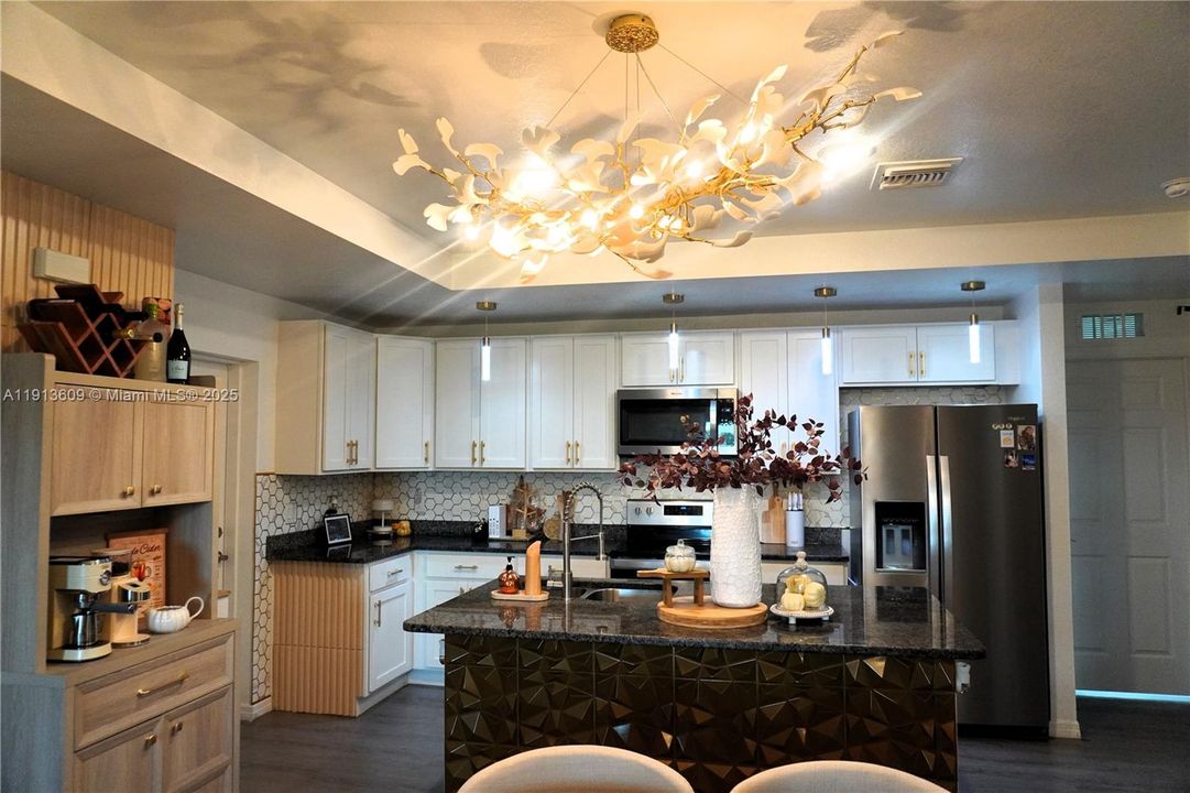 На продажу: $322,800 (3 спален, 2 ванн, 1407 Квадратных фут)