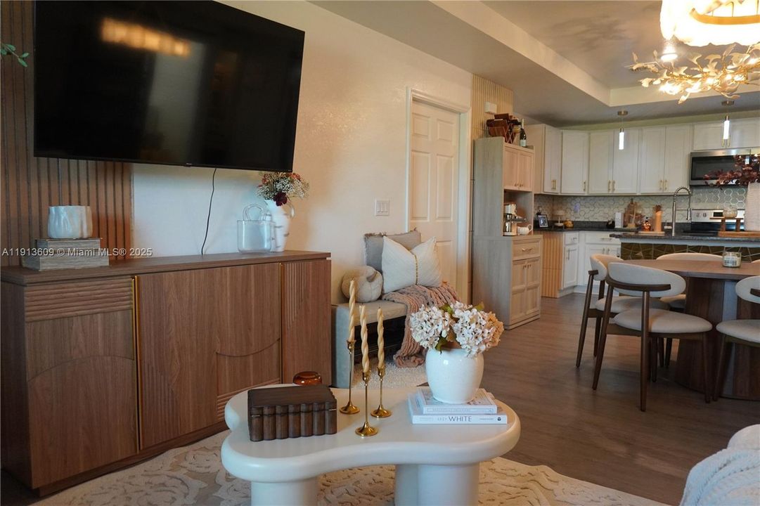 На продажу: $322,800 (3 спален, 2 ванн, 1407 Квадратных фут)