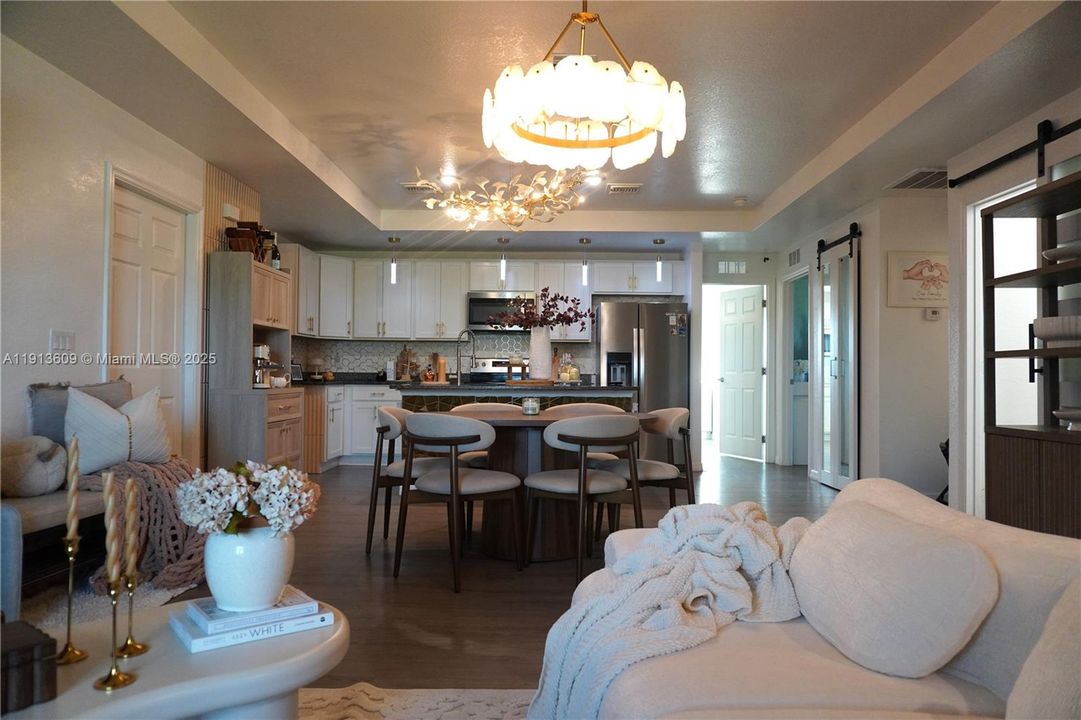 На продажу: $322,800 (3 спален, 2 ванн, 1407 Квадратных фут)