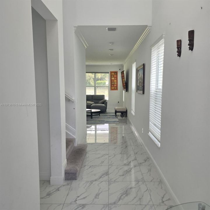 En Venta: $750,000 (5 camas, 3 baños, 2604 Pies cuadrados)