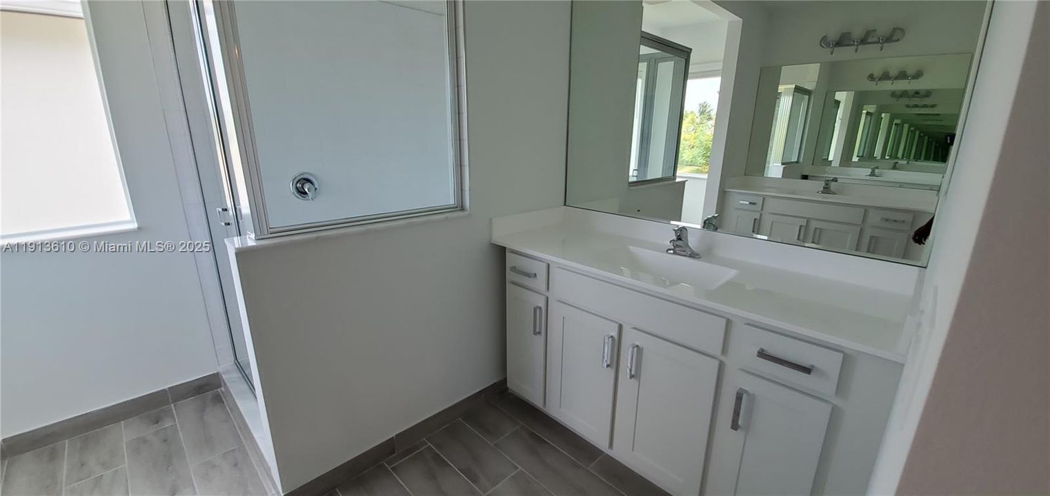 En Venta: $750,000 (5 camas, 3 baños, 2604 Pies cuadrados)