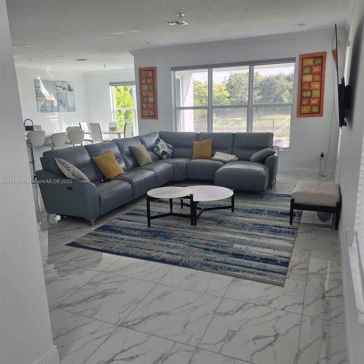 En Venta: $750,000 (5 camas, 3 baños, 2604 Pies cuadrados)