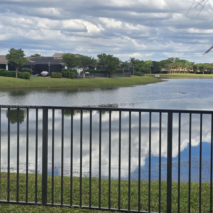 En Venta: $750,000 (5 camas, 3 baños, 2604 Pies cuadrados)