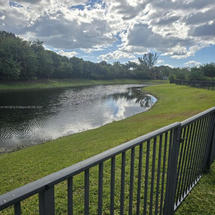 En Venta: $750,000 (5 camas, 3 baños, 2604 Pies cuadrados)