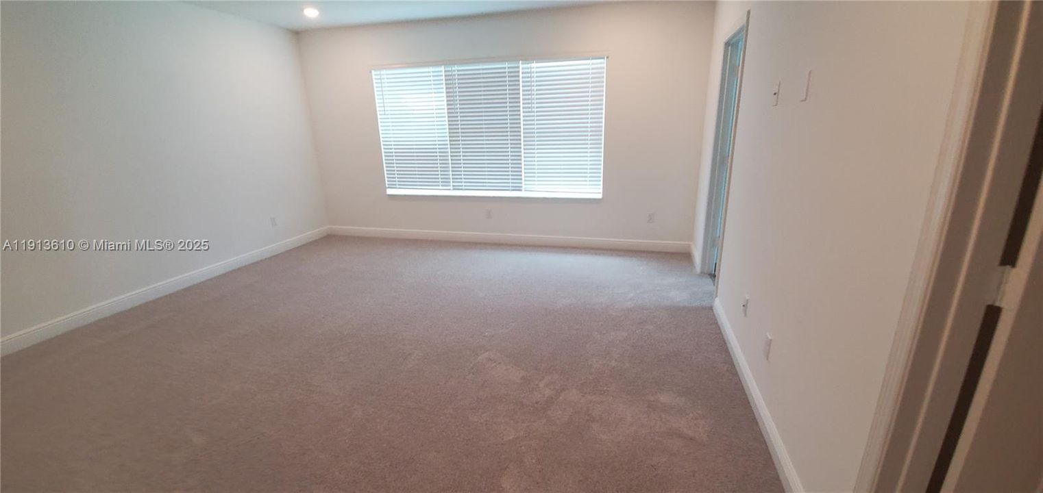 En Venta: $750,000 (5 camas, 3 baños, 2604 Pies cuadrados)