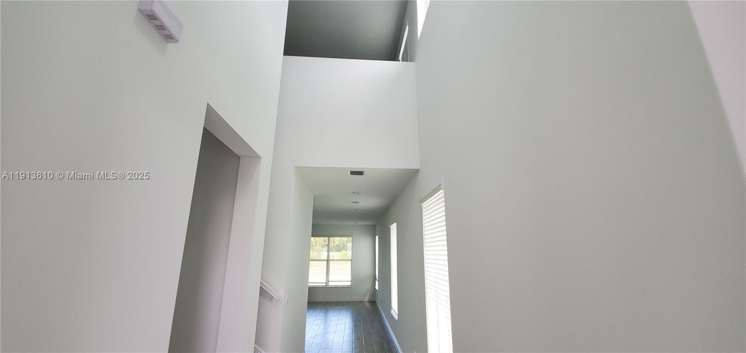 En Venta: $750,000 (5 camas, 3 baños, 2604 Pies cuadrados)