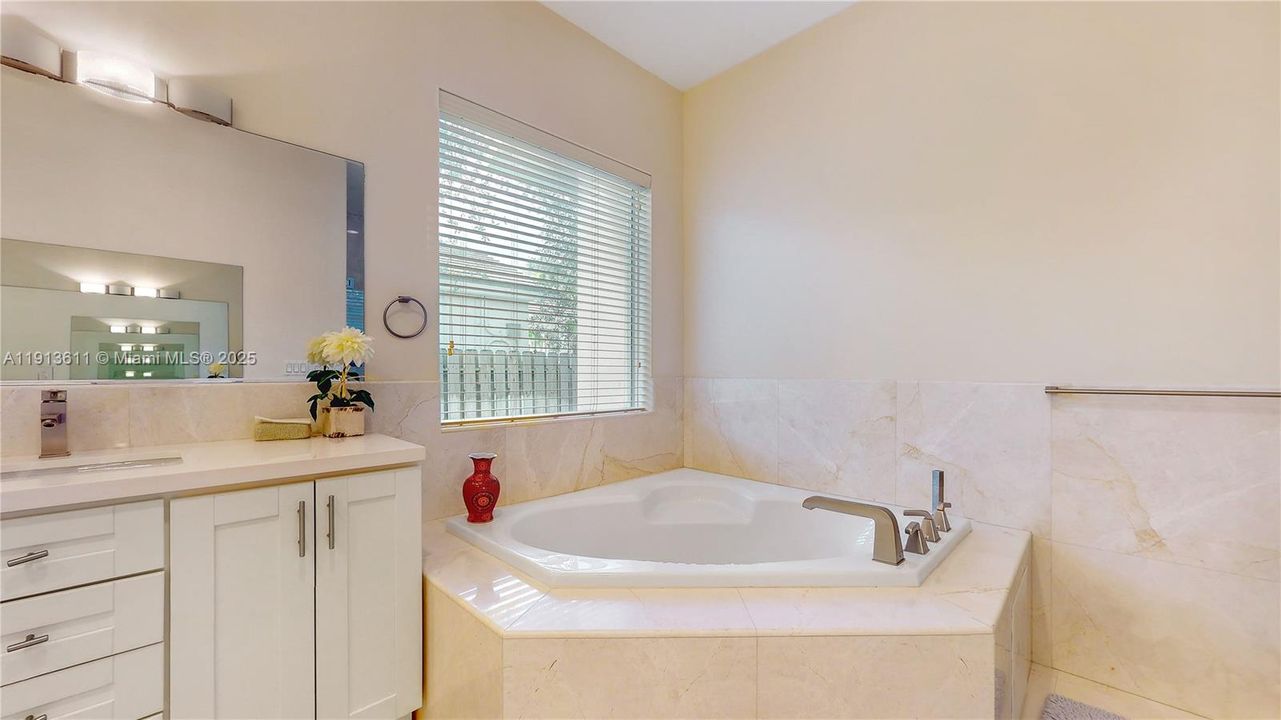 待售: $1,900,000 (4 贝兹, 4 浴室, 3452 平方英尺)