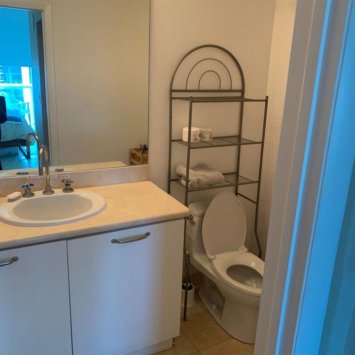 For Sale: $825,000 (1 beds, 1 baths, 818 Square Feet)