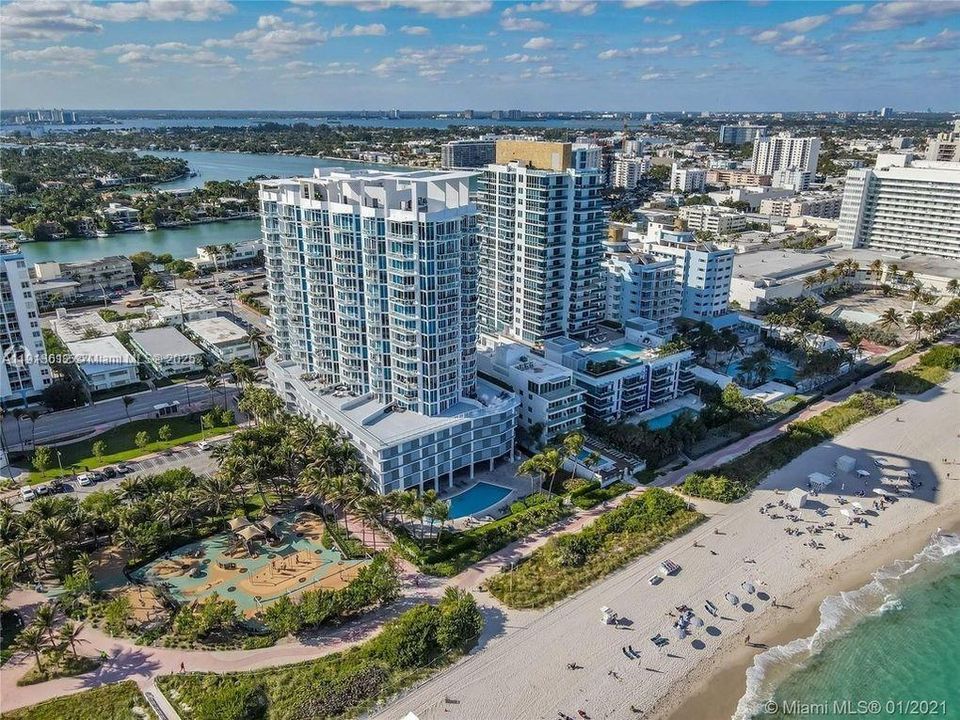 For Sale: $825,000 (1 beds, 1 baths, 818 Square Feet)