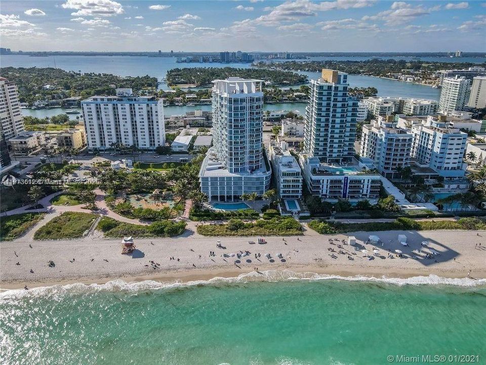 For Sale: $825,000 (1 beds, 1 baths, 818 Square Feet)