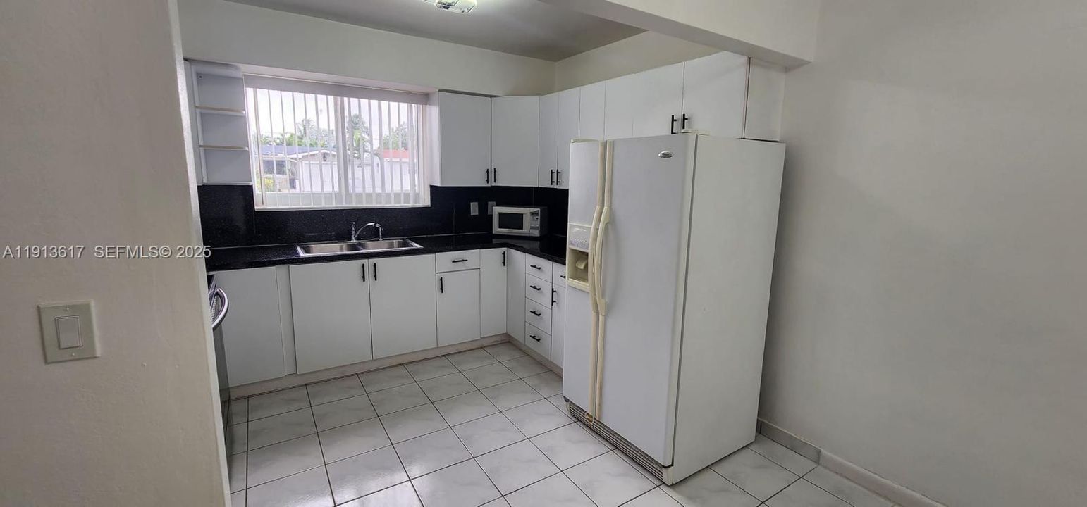 For Rent: $5,000 (3 beds, 1 baths, 1532 Square Feet)