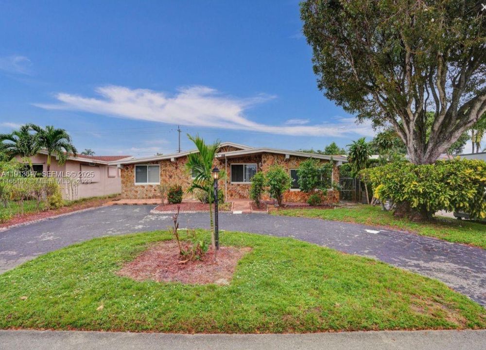 For Rent: $5,000 (3 beds, 1 baths, 1532 Square Feet)