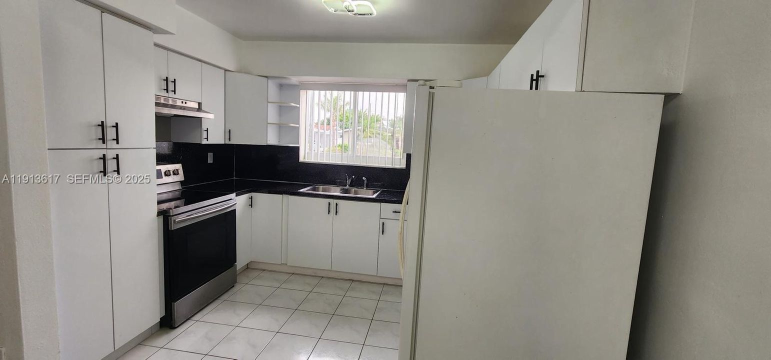 For Rent: $5,000 (3 beds, 1 baths, 1532 Square Feet)