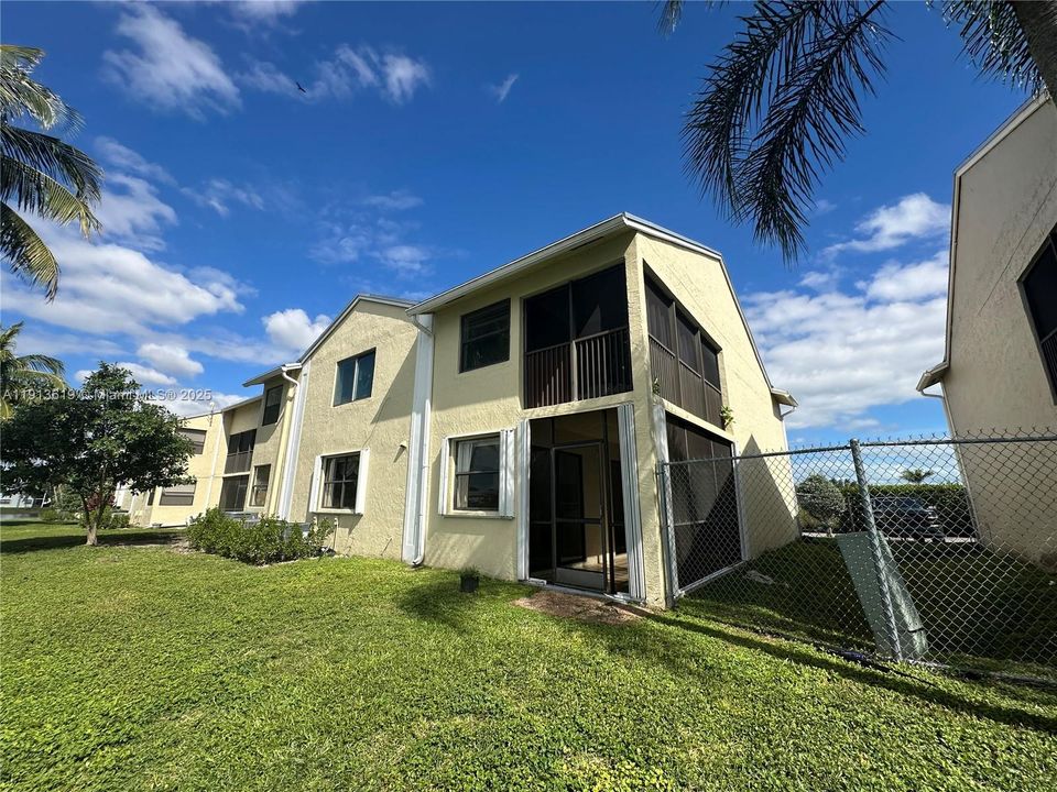 Activo con contrato: $2,000 (3 camas, 2 baños, 1195 Pies cuadrados)