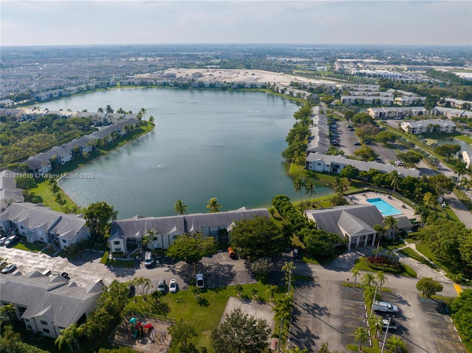 Activo con contrato: $2,000 (3 camas, 2 baños, 1195 Pies cuadrados)