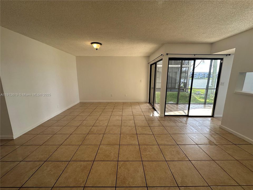 LIVING ROOM/DINING COMBO WITH BAR