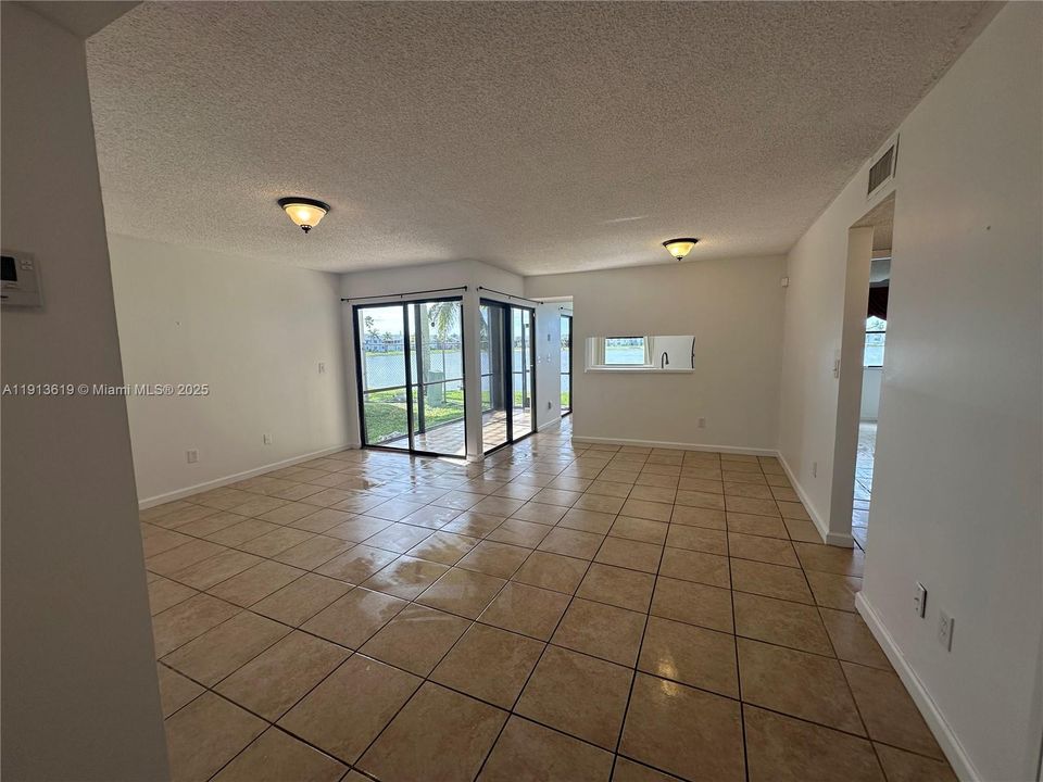 Activo con contrato: $2,000 (3 camas, 2 baños, 1195 Pies cuadrados)