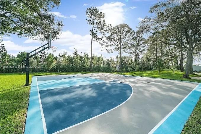 待售: $850,000 (6 贝兹, 4 浴室, 2960 平方英尺)