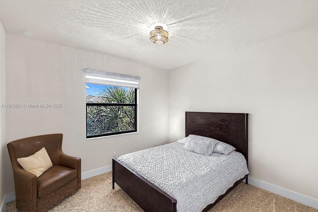 待售: $850,000 (6 贝兹, 4 浴室, 2960 平方英尺)