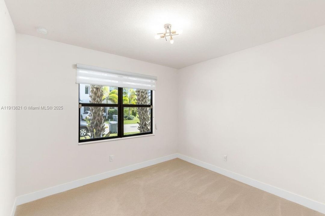 待售: $850,000 (6 贝兹, 4 浴室, 2960 平方英尺)