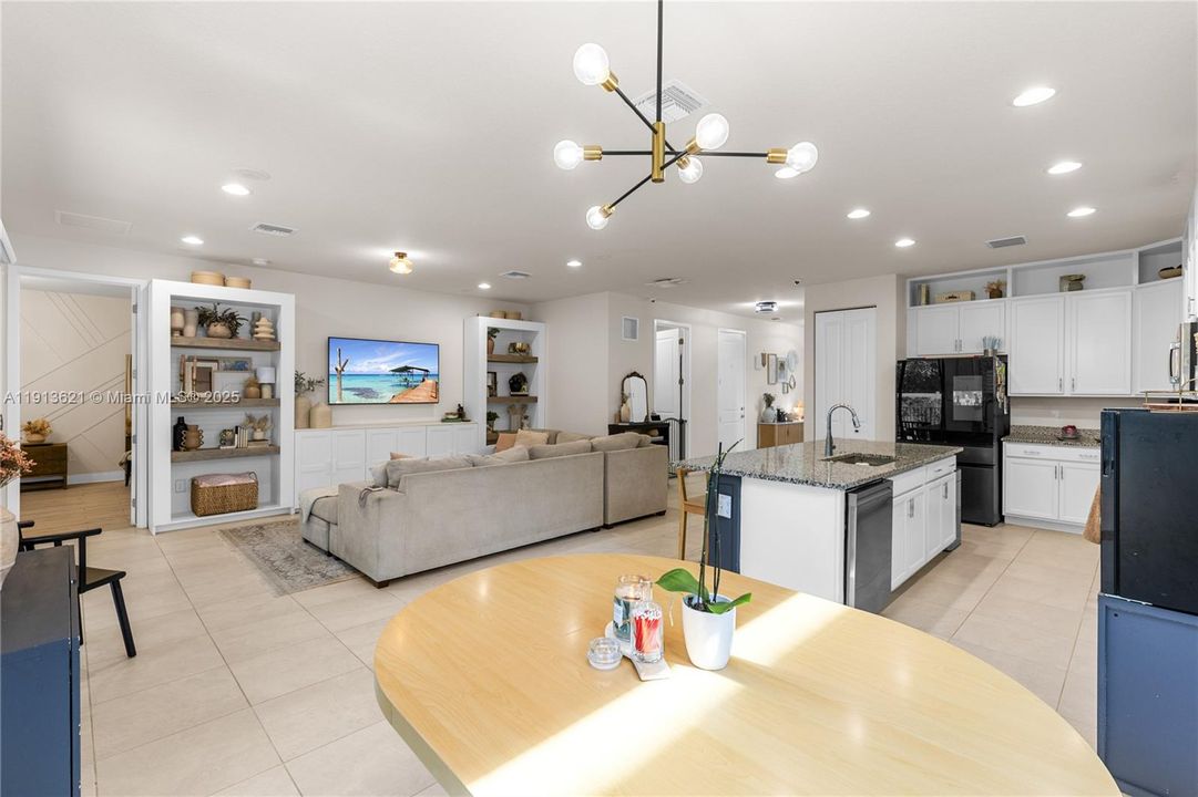 待售: $850,000 (6 贝兹, 4 浴室, 2960 平方英尺)