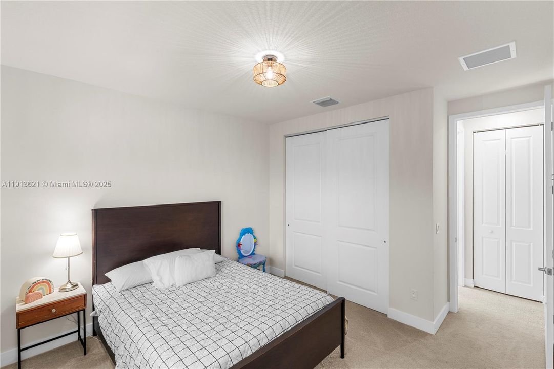 待售: $850,000 (6 贝兹, 4 浴室, 2960 平方英尺)