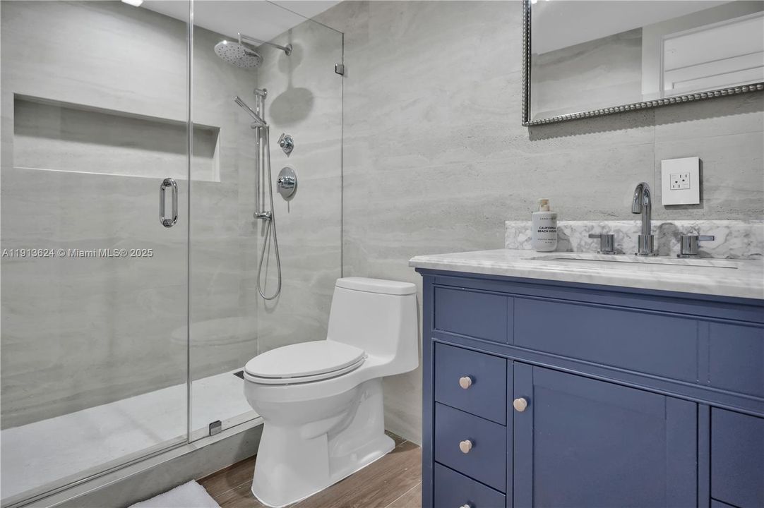 Activo con contrato: $2,950 (1 camas, 1 baños, 906 Pies cuadrados)