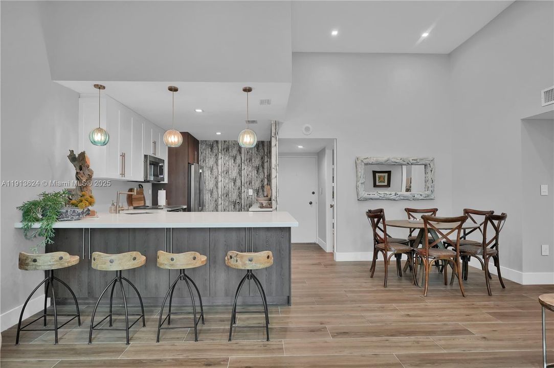 Activo con contrato: $2,950 (1 camas, 1 baños, 906 Pies cuadrados)