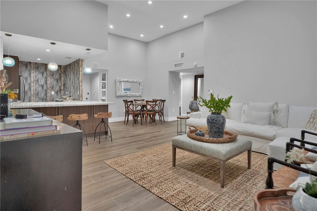 Activo con contrato: $2,950 (1 camas, 1 baños, 906 Pies cuadrados)