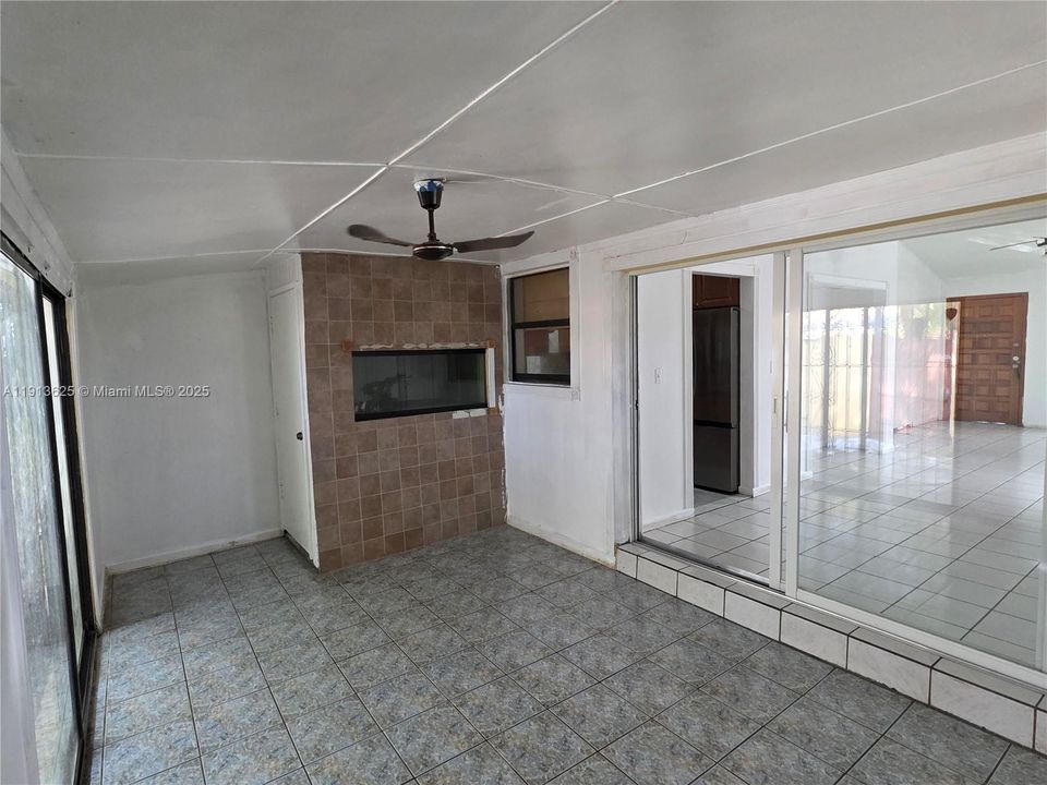 Active With Contract: $389,000 (3 beds, 1 baths, 1083 Square Feet)