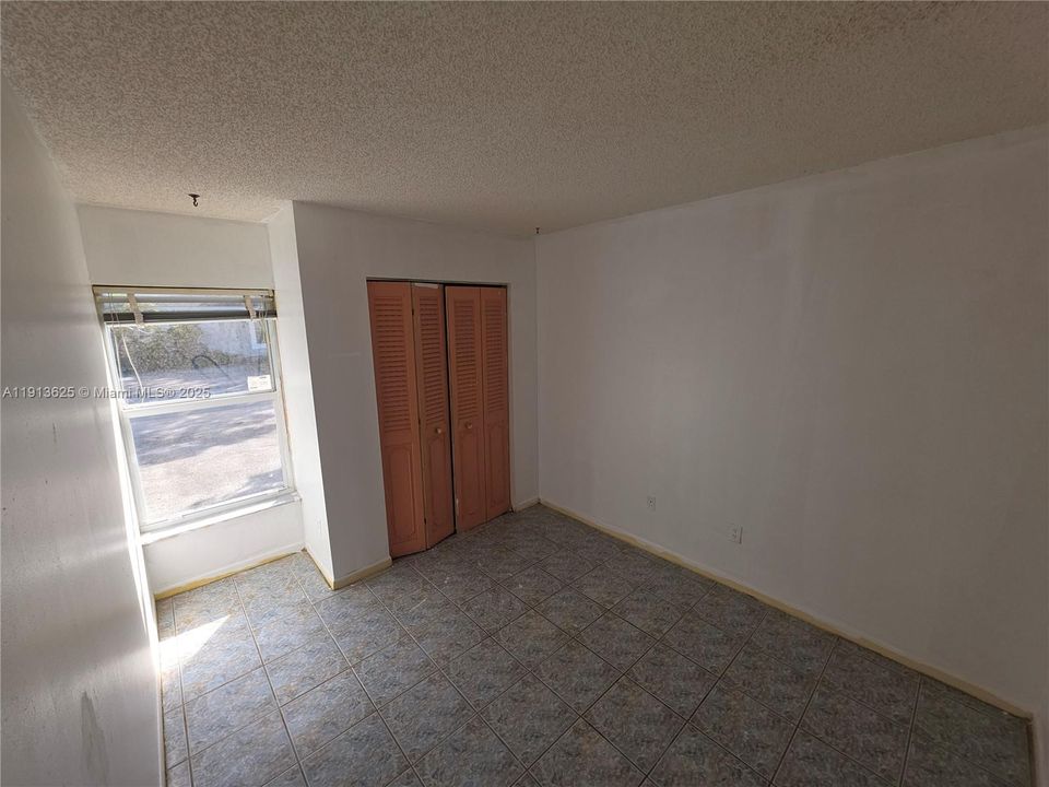 Active With Contract: $389,000 (3 beds, 1 baths, 1083 Square Feet)