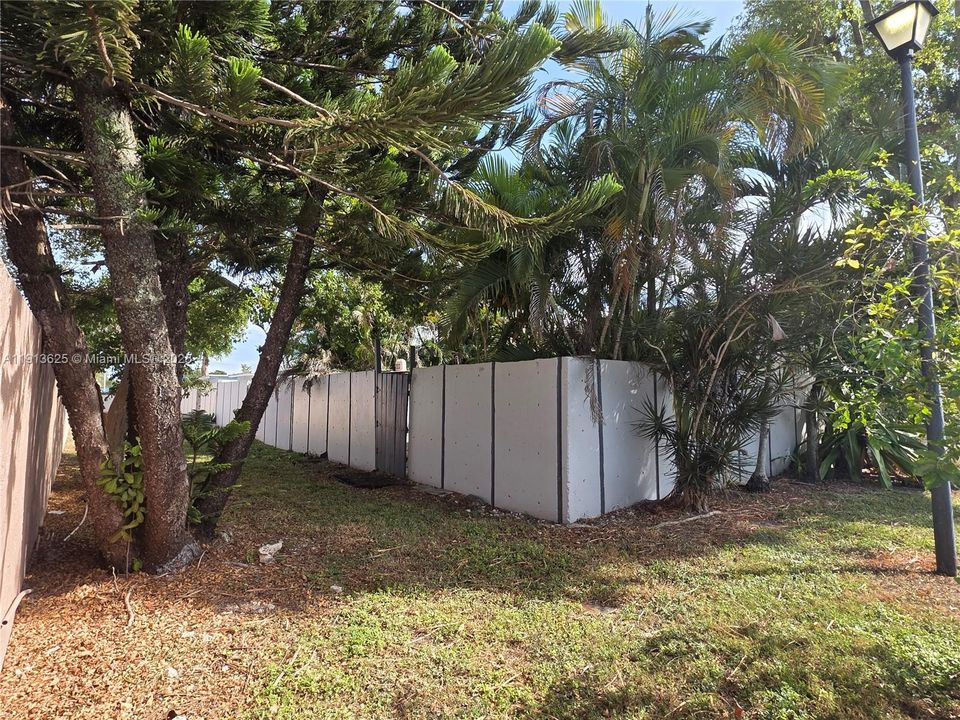 Active With Contract: $389,000 (3 beds, 1 baths, 1083 Square Feet)