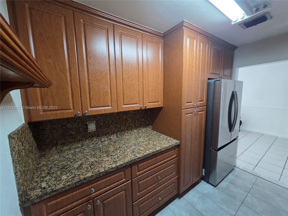 Active With Contract: $389,000 (3 beds, 1 baths, 1083 Square Feet)