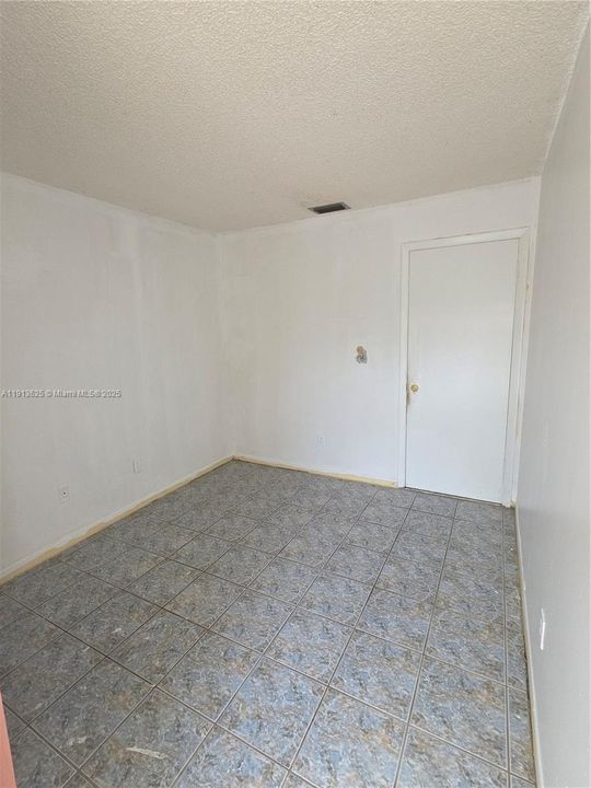 Active With Contract: $389,000 (3 beds, 1 baths, 1083 Square Feet)