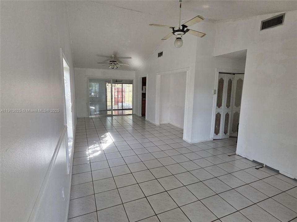 Active With Contract: $389,000 (3 beds, 1 baths, 1083 Square Feet)