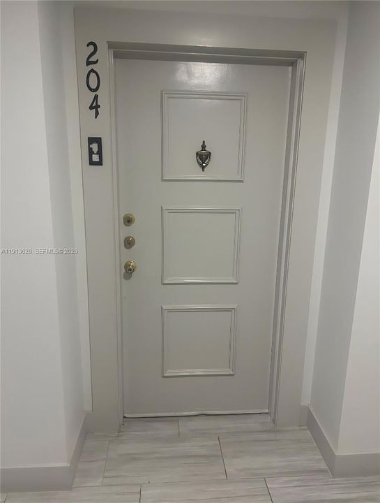 For Rent: $2,300 (2 beds, 2 baths, 1106 Square Feet)